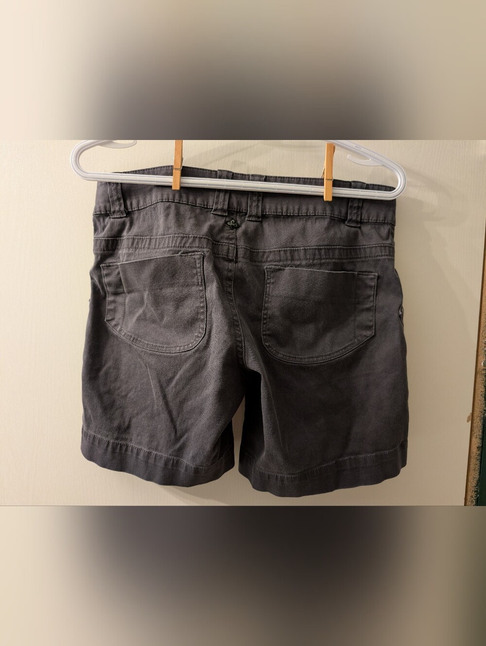 Prana Low Rise Cargo Shorts - Picture 2 of 4
